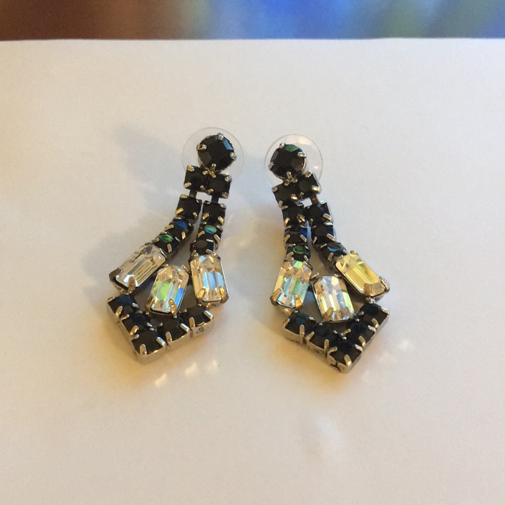 NWOT fun dangle earrings